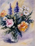 Rosen, Rittersporn und Margeriten in einer Glasvase, gemalt in Aquarell im Jahr 1996